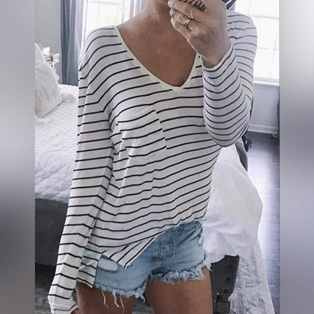 Light Weight, Black and white Striped long sleeve tee Sz S